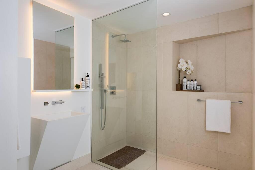 פרובידנסיאלס Triton Luxury Villa מראה חיצוני תמונה