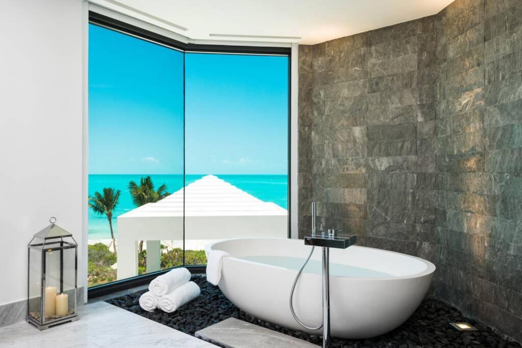 פרובידנסיאלס Triton Luxury Villa מראה חיצוני תמונה