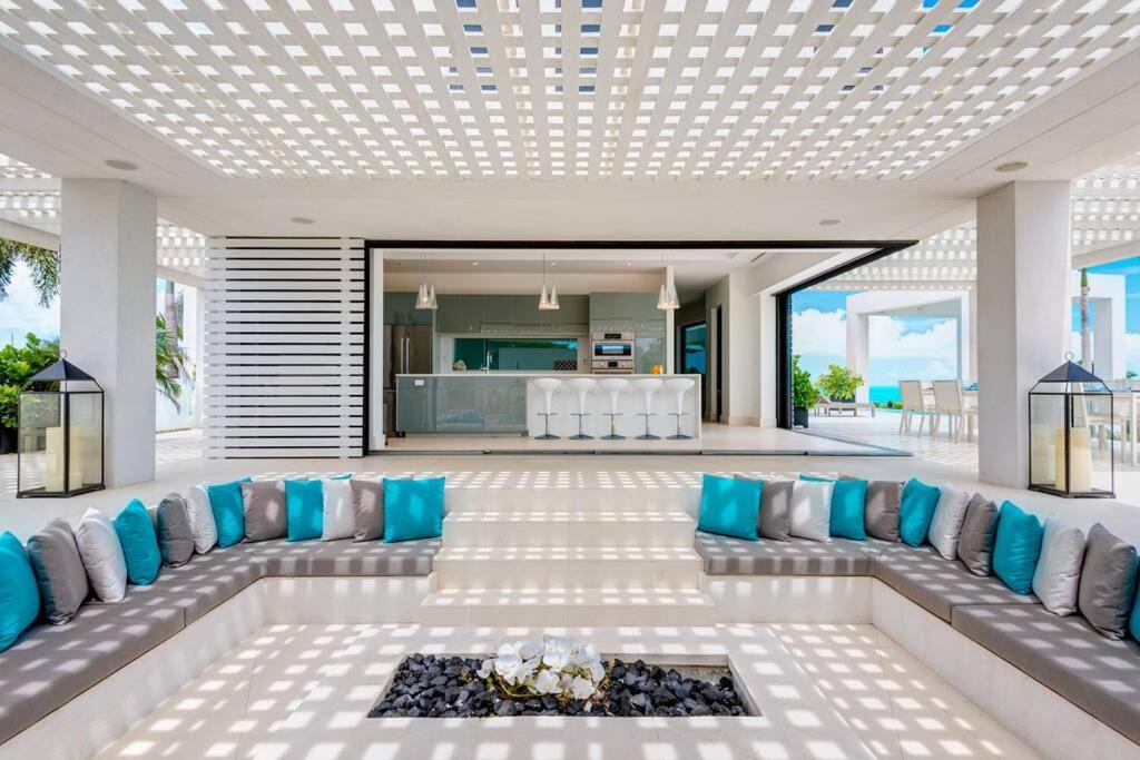 פרובידנסיאלס Triton Luxury Villa מראה חיצוני תמונה