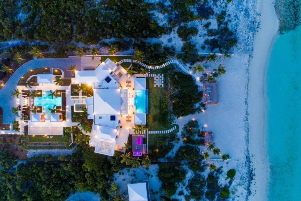 פרובידנסיאלס Triton Luxury Villa מראה חיצוני תמונה